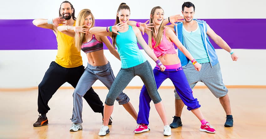 ZUMBA : TEK BAŞINA YAPILACAK DANSLARIN BAŞINDA GELEN ZUMBA DANSI
